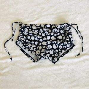 Onzie Hot Yoga String Skull Shorts